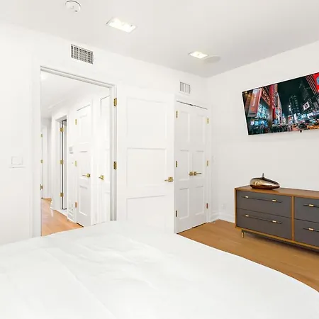 Luxurious 5 Bedroom Townhouse-2