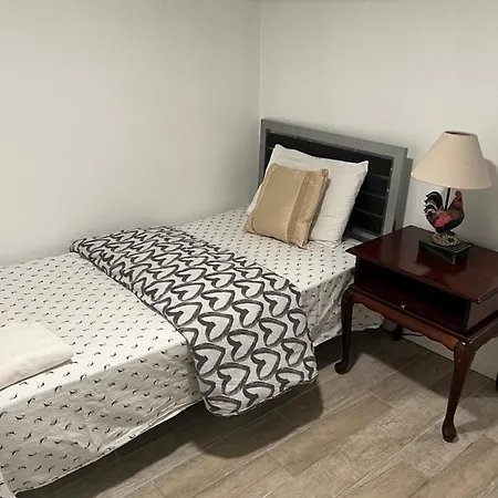 A Restful Room In Queens-2