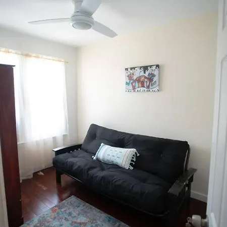 Beautiful 3-Bedroom Home In Brooklyn With Parking-3