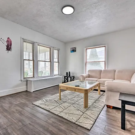 Buffalo Vacation Rental With Screened Porch-3