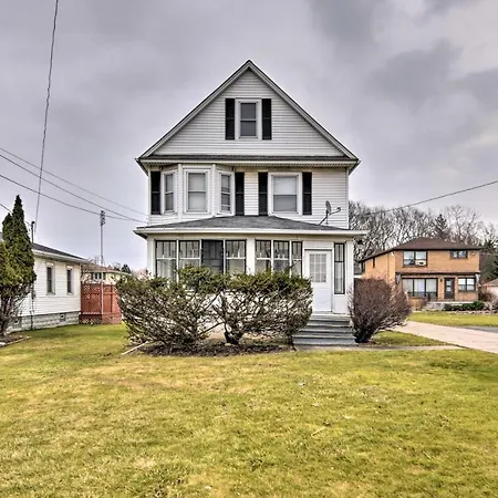 Buffalo Vacation Rental With Screened Porch-2