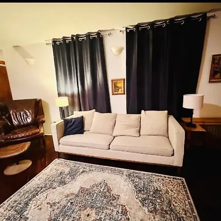 Stylish 2 Bedrooms In Upper Manhattan-2