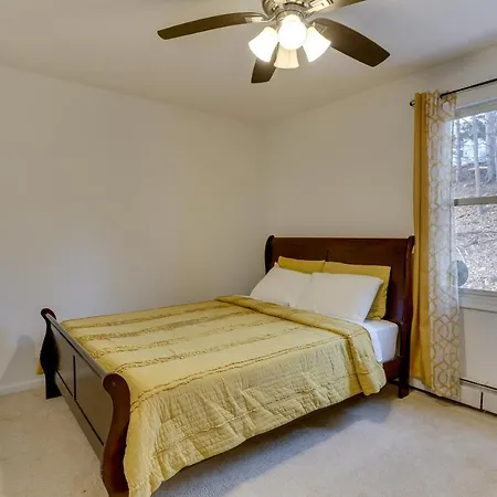 Middletown Rental With Spacious Back Deck!-2