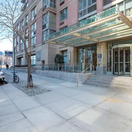 Lic 2Br W Wd Elevator Doorman Nr E River Nyc-766-2