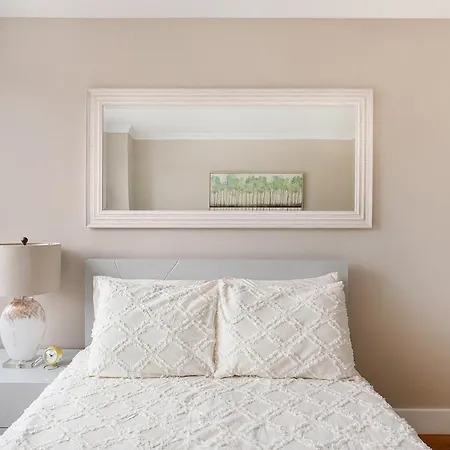 Luxury 4 Beds 1.5 Baths By Central Park-2