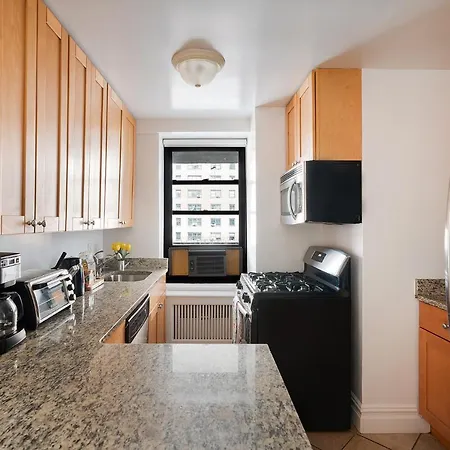 Luxury 4 Beds 1.5 Baths By Central Park-3