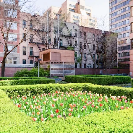 Ues 2Br W Elevator Doorman Gym Nr Central Park Nyc-1072-3