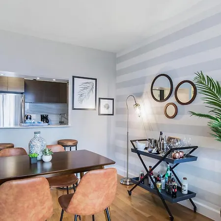 1Br Nr Times Sq W Indoor Pool Gym Nyc-93-3