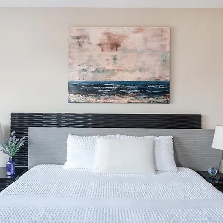 Gorgeous 2 Beds 2 Baths By Central Park-2