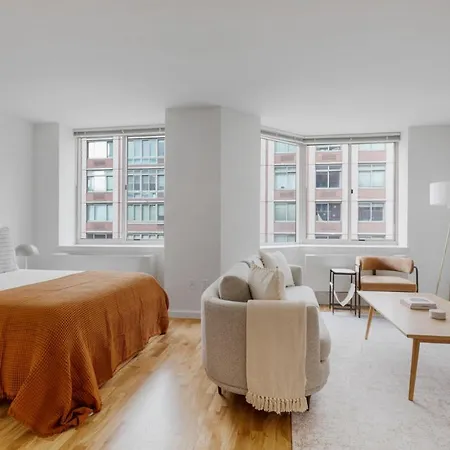 Ues Studio W Elevator Doorman Nr Central Park Nyc-1039-2