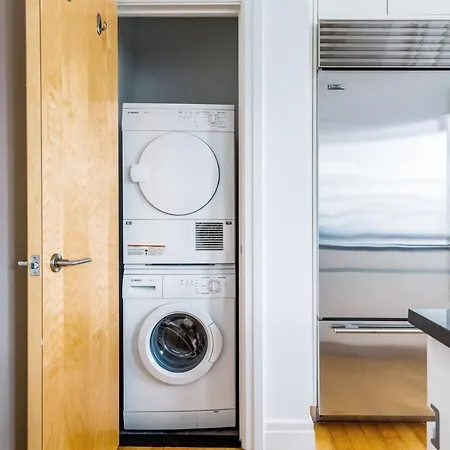 Hells Kitchen 2Br W Doorman Nr Central Park Nyc-522-2
