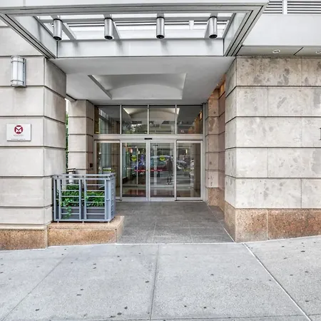 Ues Studio W Dm Elevator Gym Nr Central Park Nyc-920-3