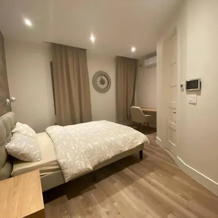Modern Comfortable Bedroom With Its Own Bathroom-2