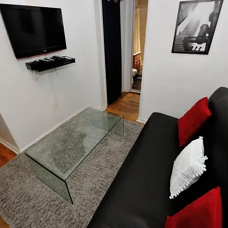 Stunning 2 Bd Apartment At East Side-3