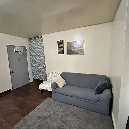 Lovely 2Bd 1Br Apt-3