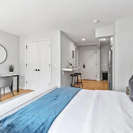 Modern Studio Suite With Charming Juliet Balcony In Upper East Side-2