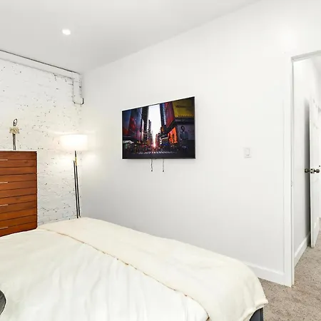 Luxurious 4 Bedroom Townhouse-3