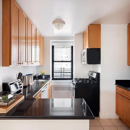 Luxury 3 Beds By Central Park-2