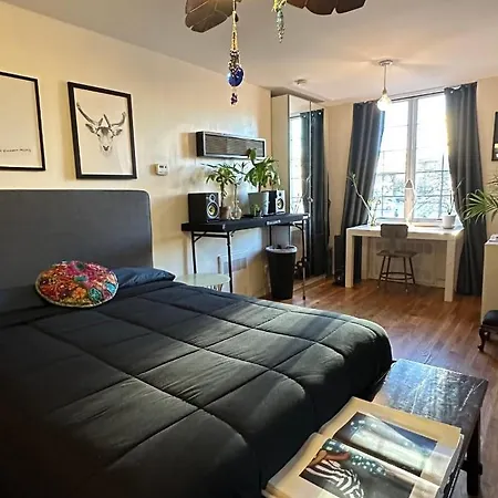 Cute Studio With Petit Balcony-3