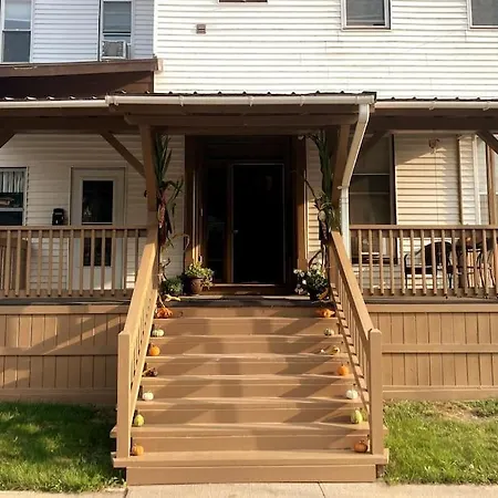 Quaint Little Falls Apartment- Walk All Over Town!-3