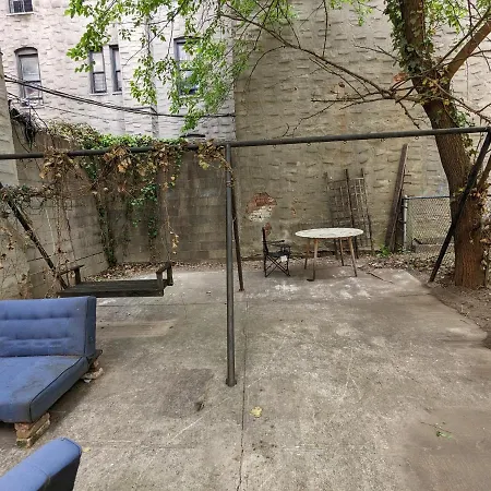 Central & Affordable Williamsburg Small Room-2