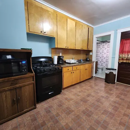 7 Minutes From The Falls! Comfortable And Spacious Townhouse-3