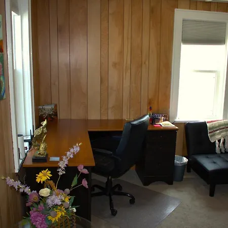 Quaint Little Falls Apartment- Walk All Over Town!-2