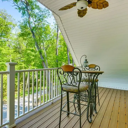 Game Room & Hot Tub: Old Forge Home!-3