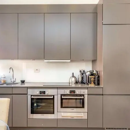 Central Park Apartment With Stunning Nyc Skyline View-3
