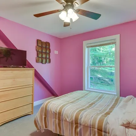 Game Room & Hot Tub: Old Forge Home!-2