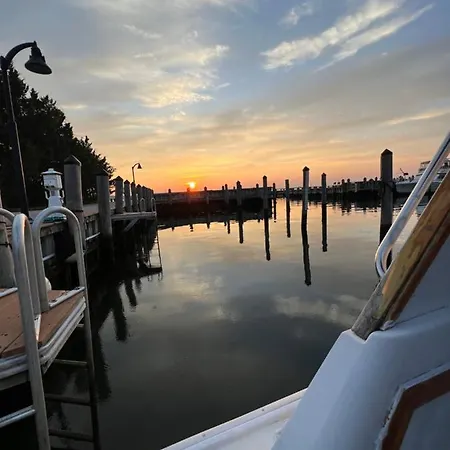 Waterfront Escape With Magical Vibes!-3