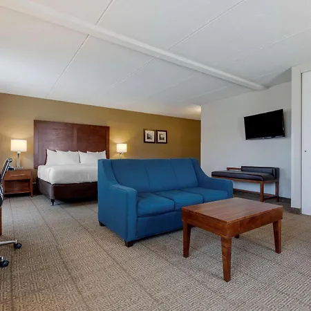 Comfort Inn The Pointe-2
