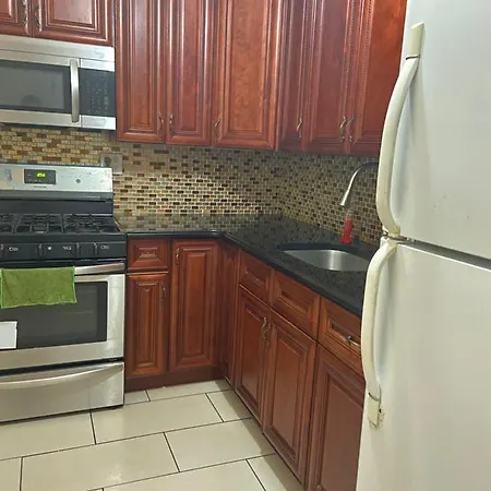 A Cheap Room In Queens-3