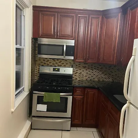 A Cheap Room In Queens-2