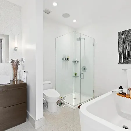 The Ralph Lane Ave Guest House In Brooklyn-2