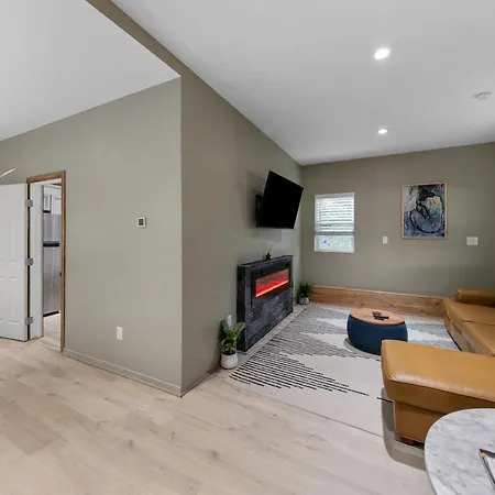 Modern Home &Cozy-3