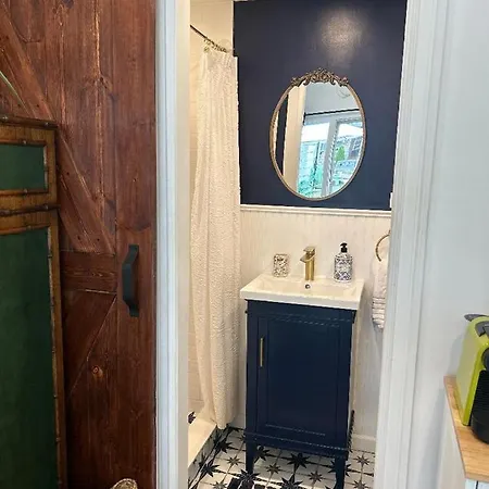 Adorable 1 Bedroom Cottage-2