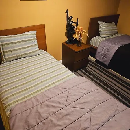Cozy Queens Apartment 5 Mins From Laguardia And 1 Min From Train-3