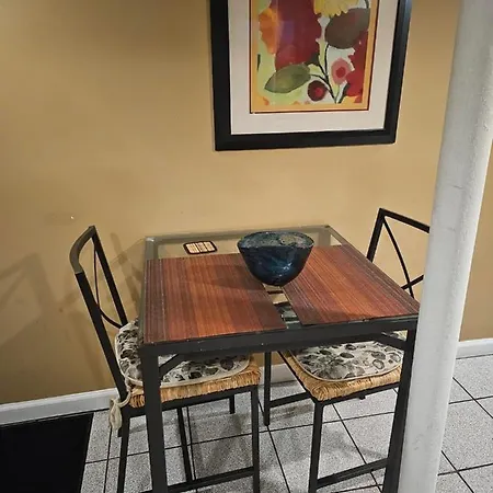 Tidy Queens Apartment-3