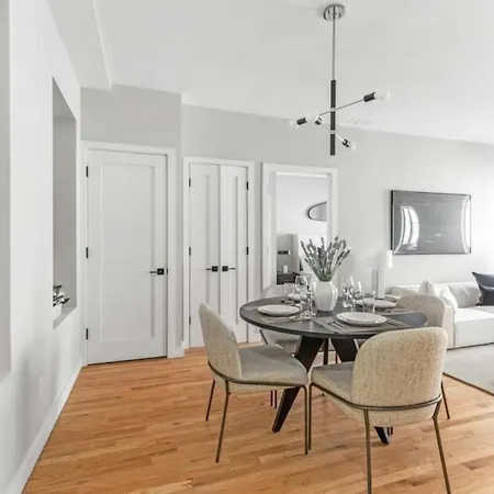 Top Notch 2 Bedroom Minutes From Central Park-2