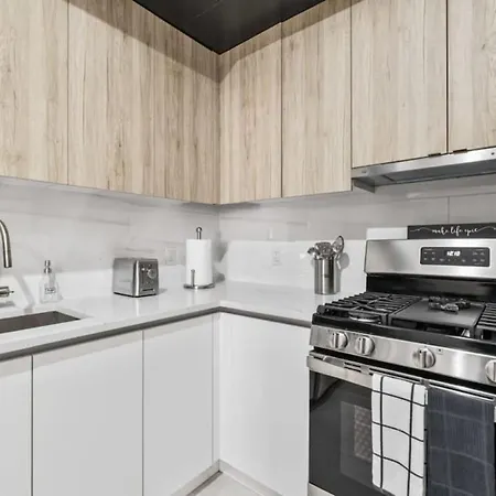 Top Notch 2 Bedroom Minutes From Central Park-3