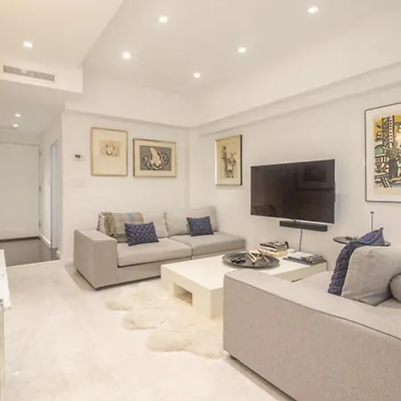 Experience Luxury Living In The Heart Of New York City With This Exquisite Home-3
