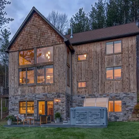 New & Stunning Chalet! Reno'D, Hot-Tub, Barrel Sauna, Slope Views, Fire Pit-2