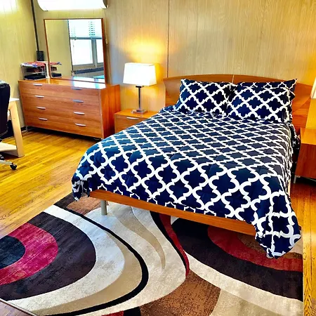 Lga Airport 3 Mins, Vacation 3 Bedroom Duplex House, Parking And Private Backyard, 9Mins Subway!-2