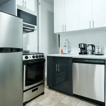 1567-4A Large Modern 2 Bedroom Prime Ues Apt-2