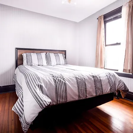 The Pub- 8Br Free Parking, Minutes From Falls & Casino-2