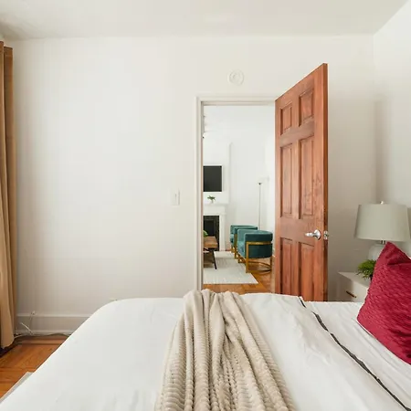 61-2C Prime Ues 2Br Newly Furnished Best Value-3