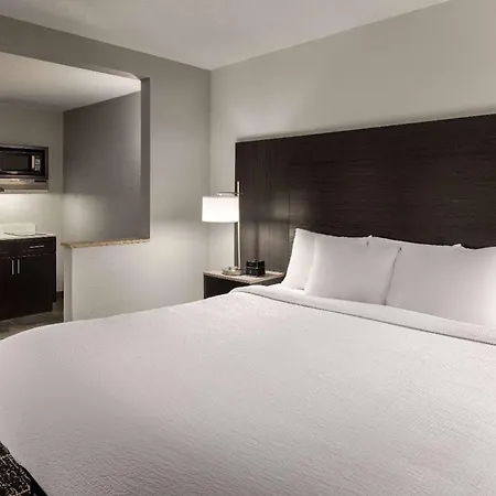 La Quinta Inn & Suites By Wyndham Lake George-3