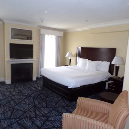 Niagara Crossing Hotel And Spa-3