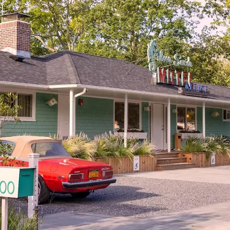 Silver Sands Motel & Beach Bungalows-3